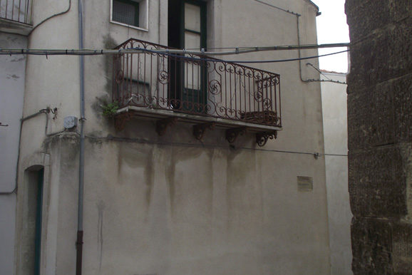 traditional house to buy in Italy