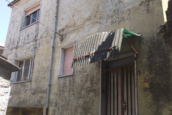 town house to buy in Italy