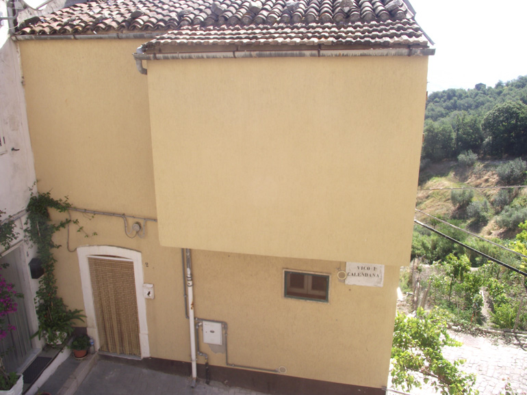 Buy property Italy- Habitable two bed town house in Italy Molise, Lupara (Ocra)