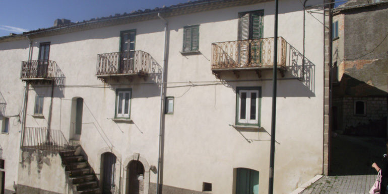 italian home to buy
