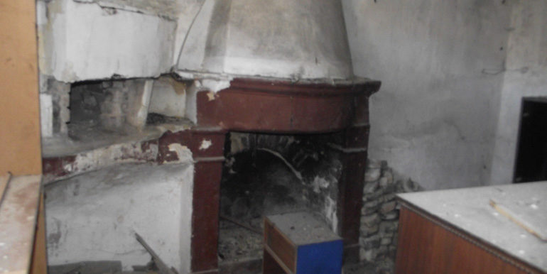 town house to buy in Italy