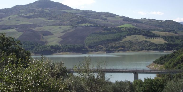 Villa overlooking the lake